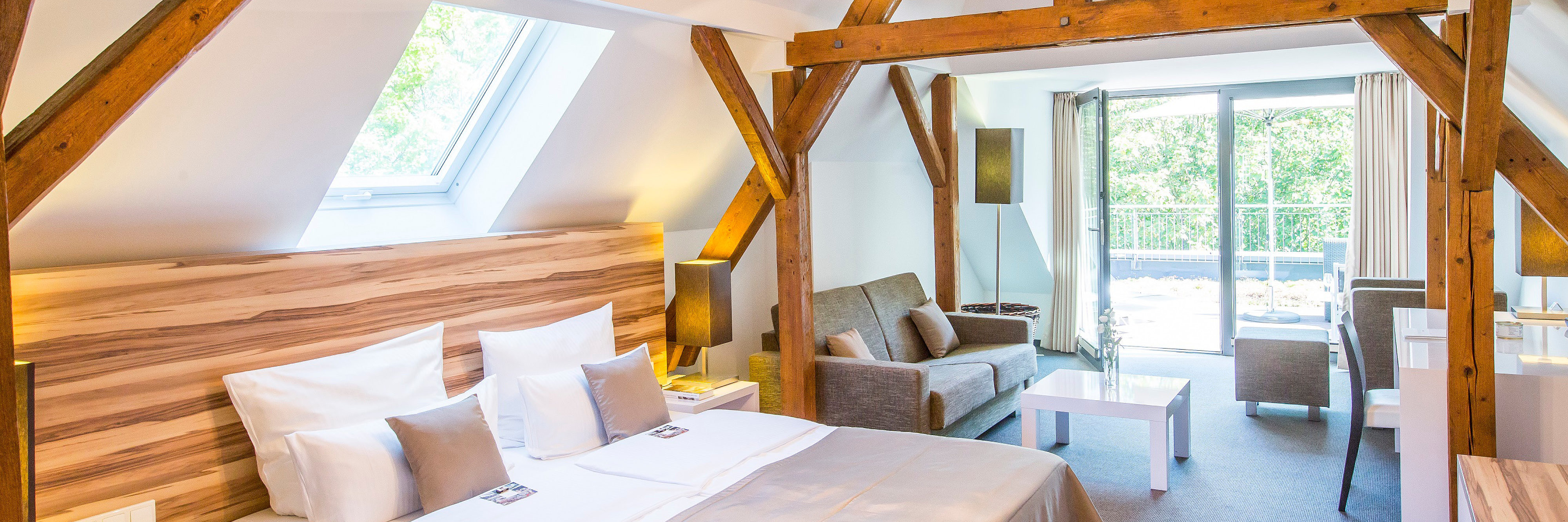 Unterkünfte im Rheingau Doppelzimmer im Dachgeschoss mit Holzbalken